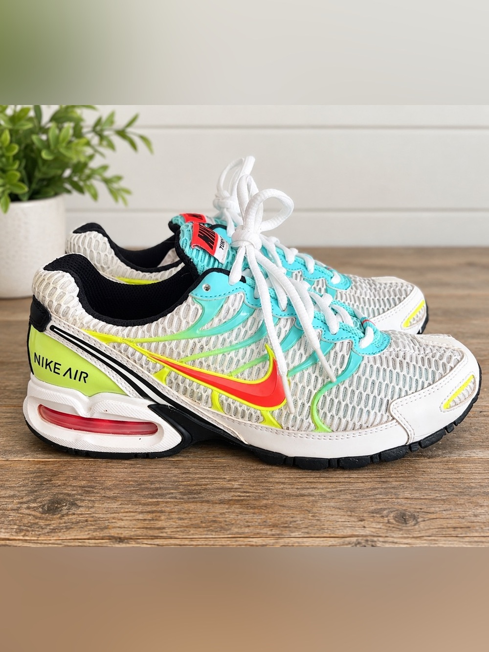 Nike Air Max Torch 4 Women’s Running Shoes Size 7.5 White Aqua Neon CW607-100
